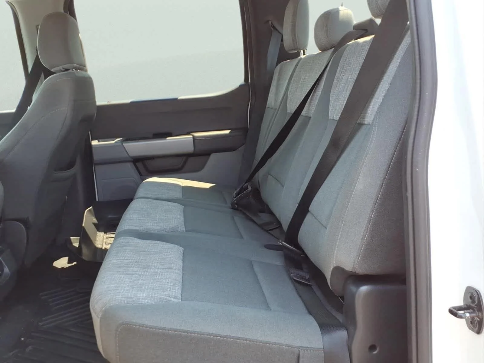 Used 2023 Oxford White Ford XLT image 29