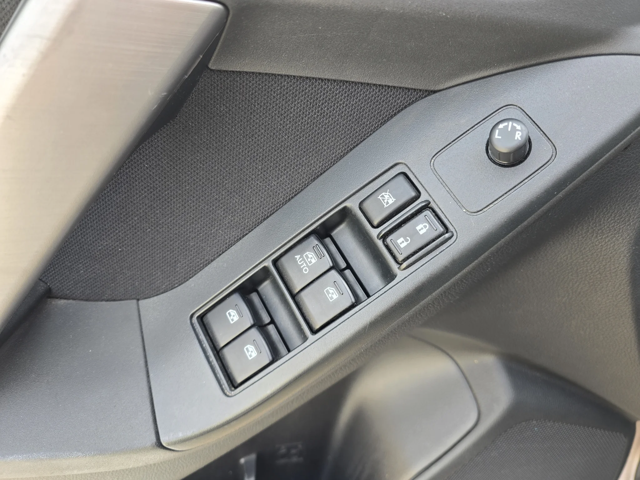 Used 2014 Burnished Bronze Metallic Subaru 2.5i image 31