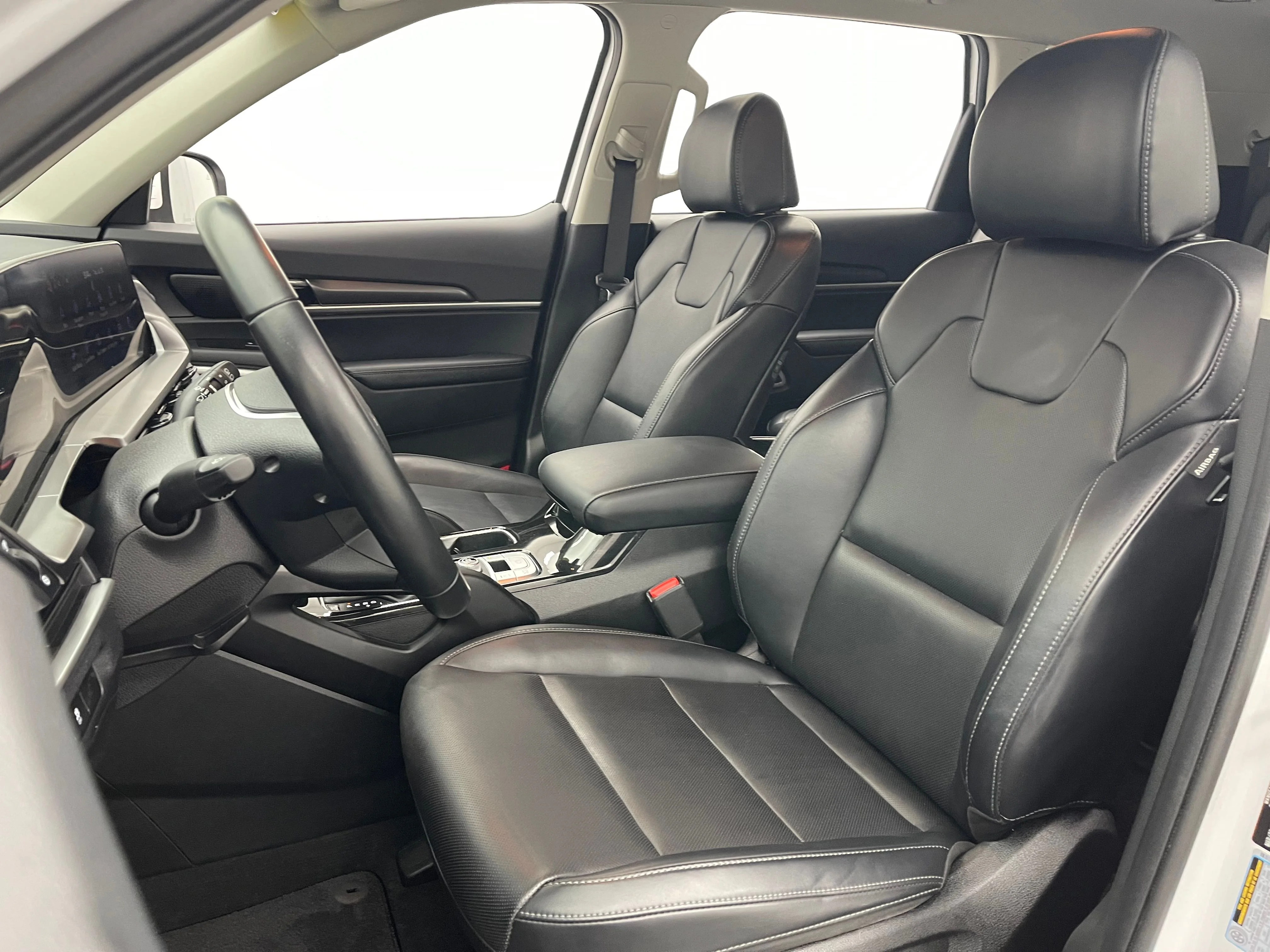 Used 2024 Glacial White Pearl Kia S image 18