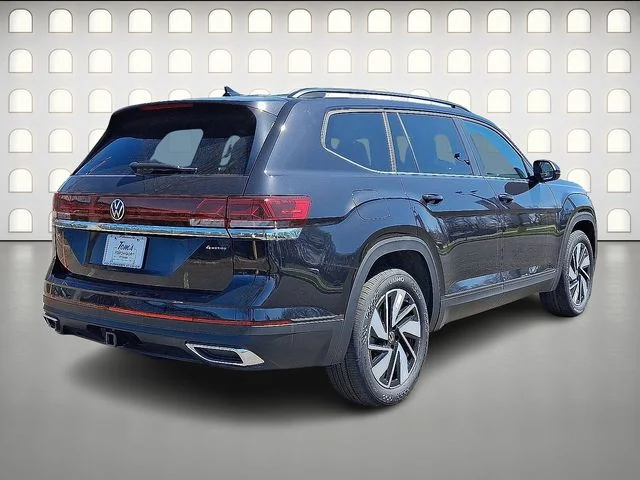 New 2026 Black Volkswagen 2.0T SE w/Technology image 4