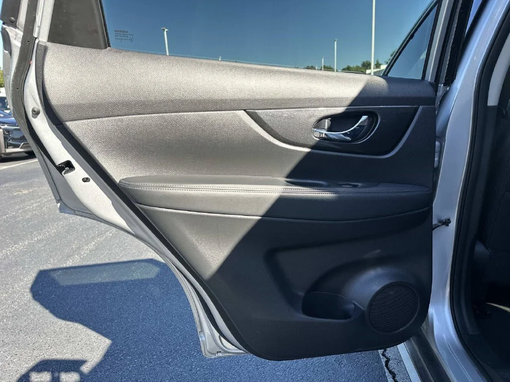 Used 2019 Silver Nissan SV image 13