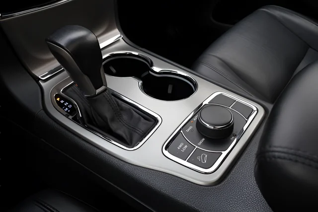 Used 2020 Silver Jeep Limited image 23