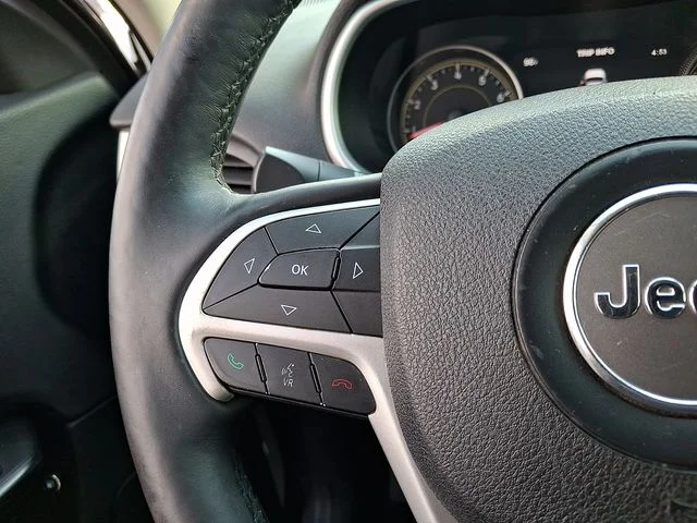 Used 2015 White Jeep Trailhawk image 21