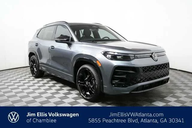 2026 Volkswagen Tiguan 2.0T SE R-Line Black's photo