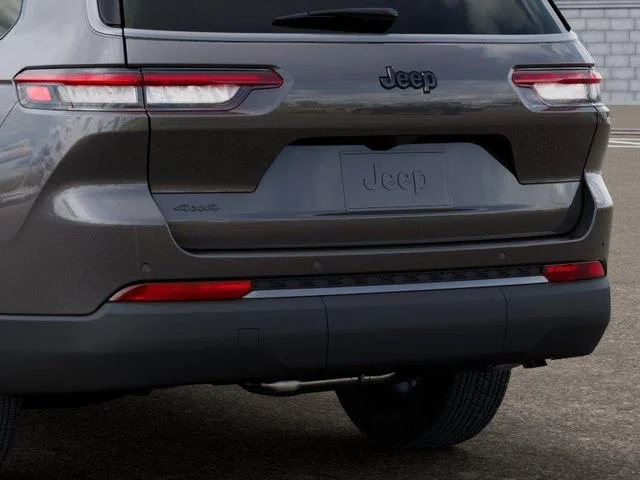 New 2026 Baltic Gray Metallic Clear-Coat Exterior Paint Jeep Laredo Altitude image 13