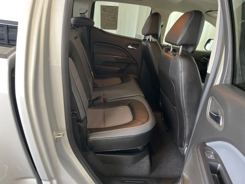Used 2020 Silver Chevrolet Z71 image 20