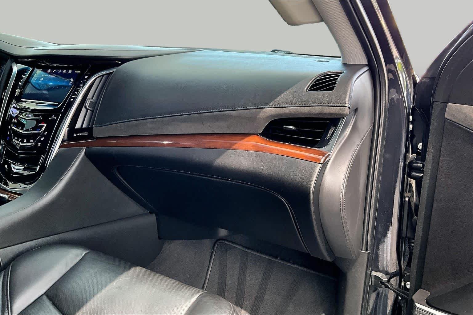 Used 2019 Manhattan Noir Metallic Cadillac Luxury image 19