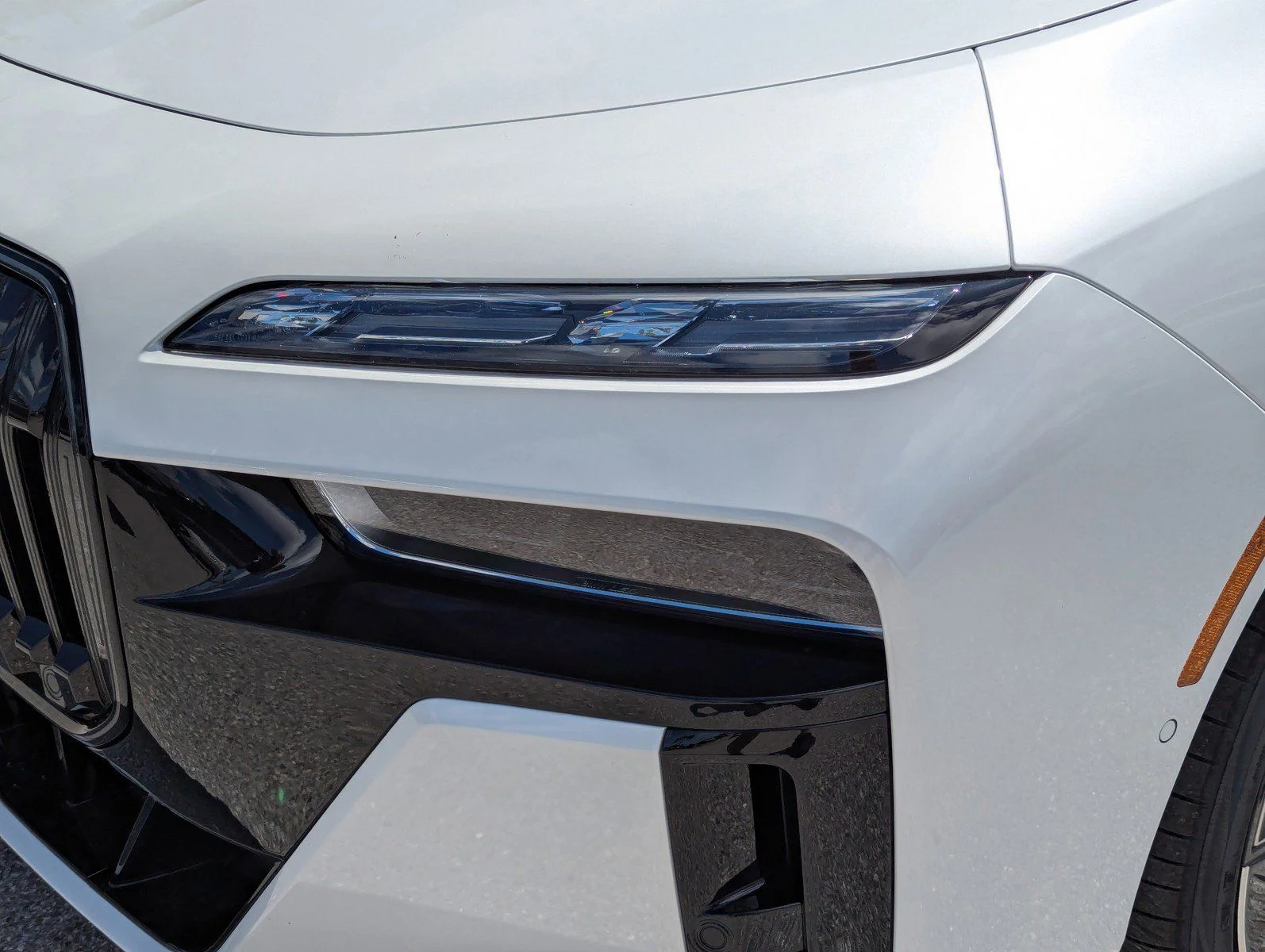 New 2026 Mineral White Metallic BMW 760i xDrive image 9