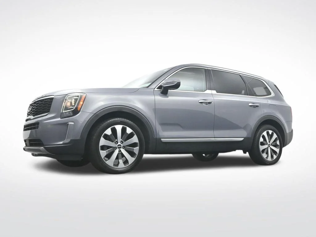 Used 2022 Everlasting Silver Kia S image 32