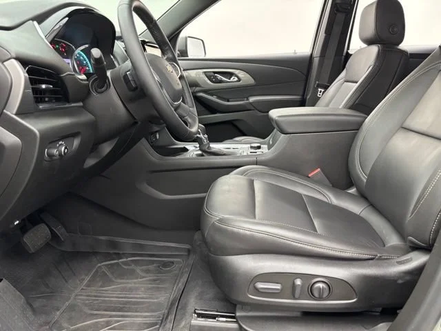 Used 2023 Silver Sage Metallic Chevrolet LT Leather image 17