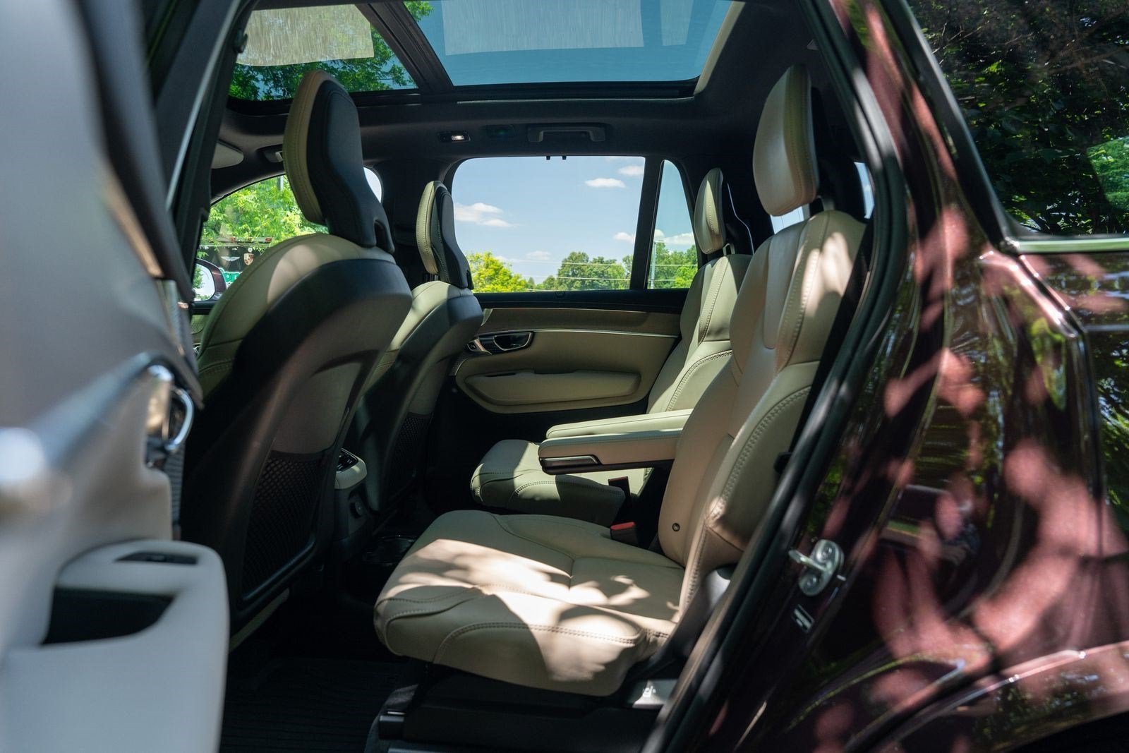 Used 2025 Mulberry Red Metallic Volvo Ultra image 29