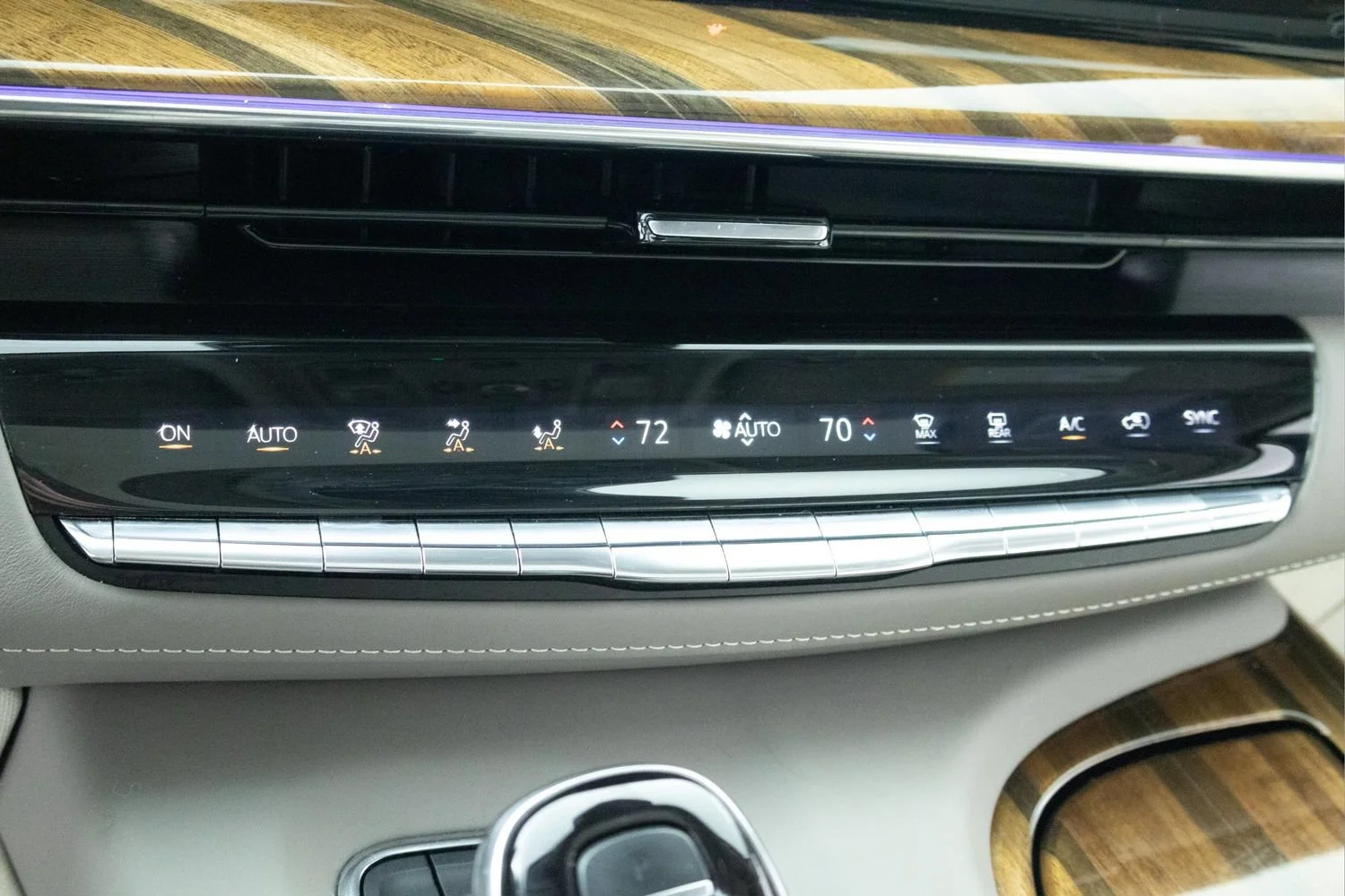 Used 2024 Crystal White Tricoat Cadillac Sport Platinum image 16