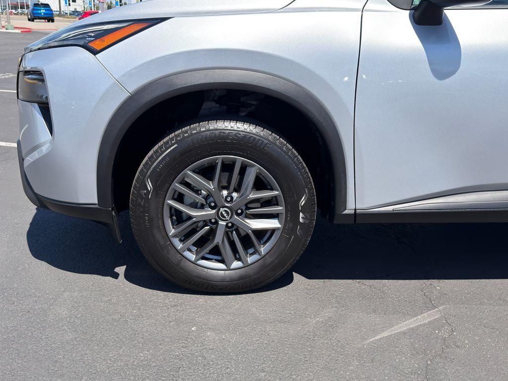 Used 2024 Silver Nissan S image 5