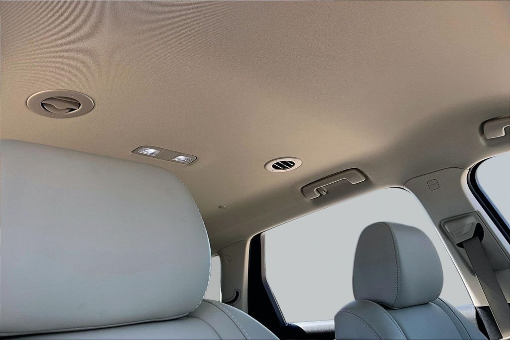 Used 2023 White Buick Premium Group image 17