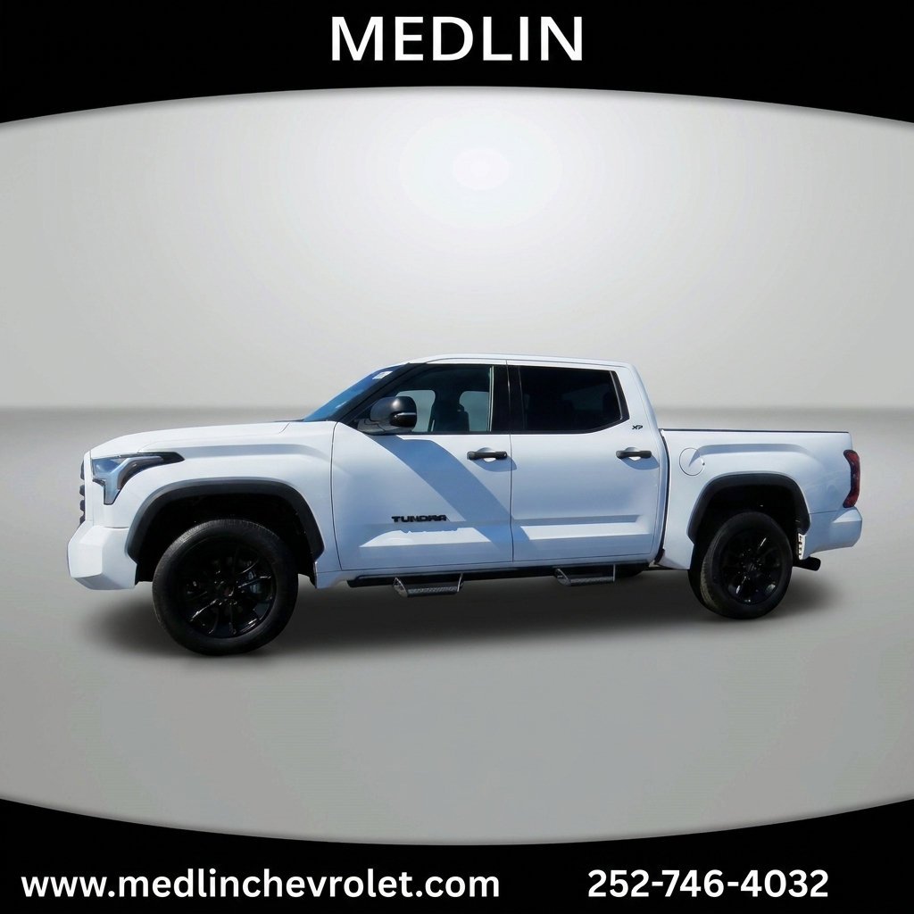 Used 2023  Toyota SR5 image 4