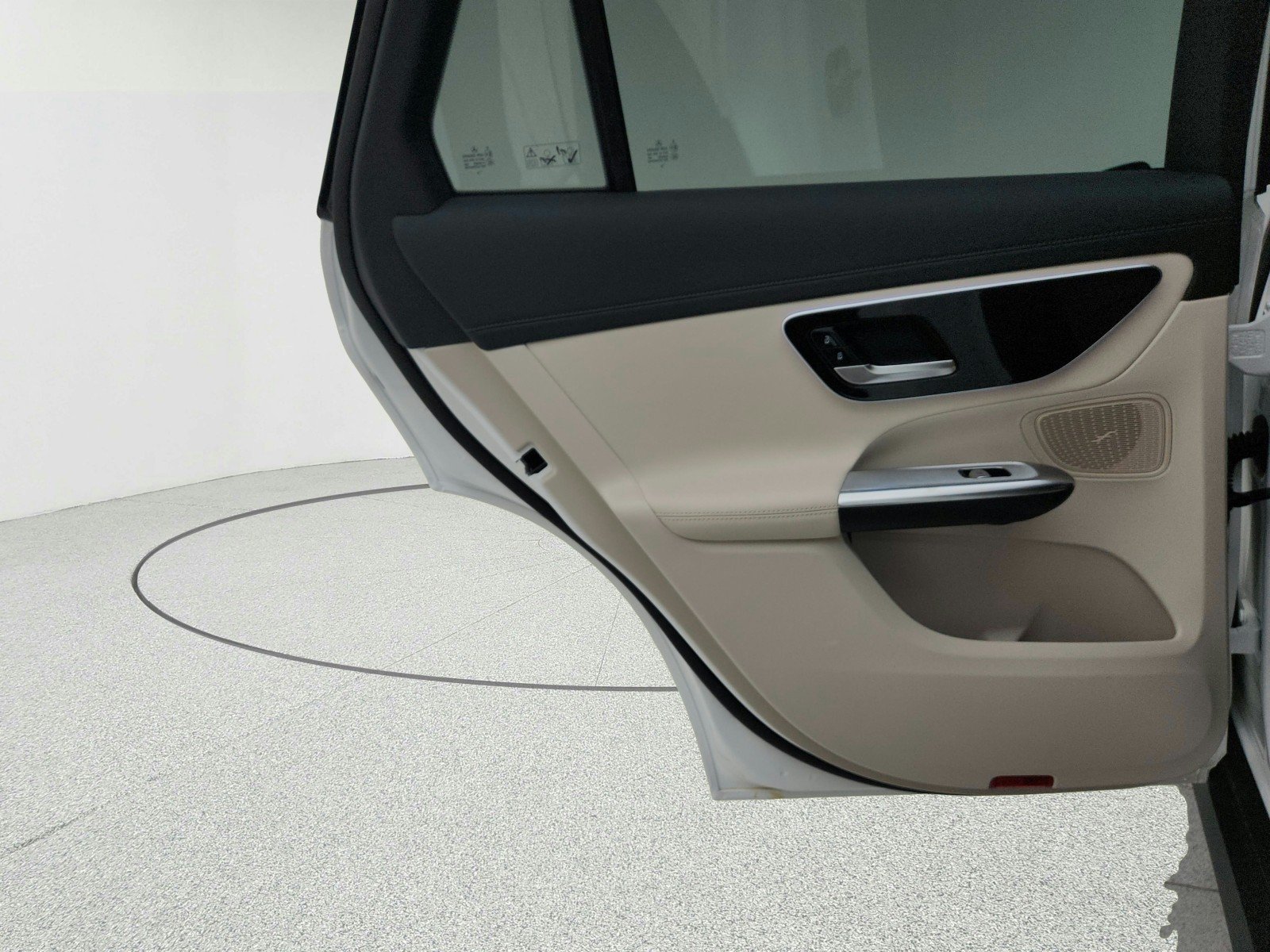 Certified Used 2025 Polar White Mercedes-Benz GLC 300 image 27