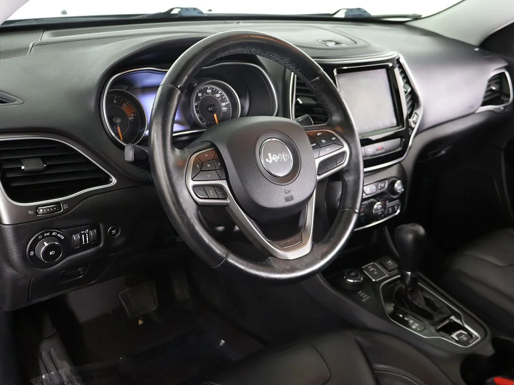 Used 2019 Gray Jeep Limited image 28