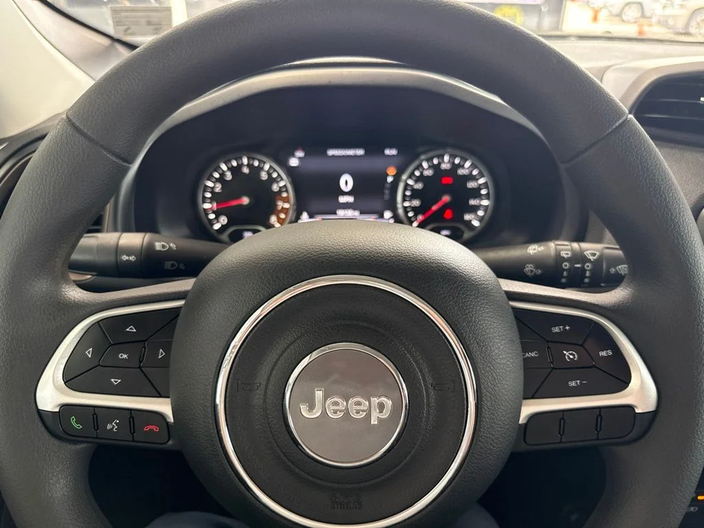 Used 2023 White Jeep Latitude image 20