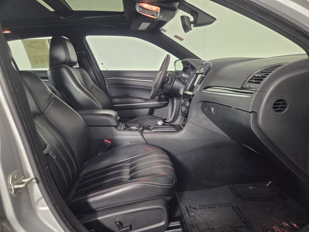 Used 2023 Silver Mist Clearcoat Chrysler 300S image 31