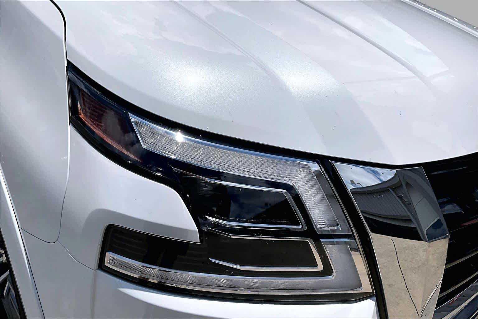 Used 2024 Aspen White Tricoat Nissan SL image 26