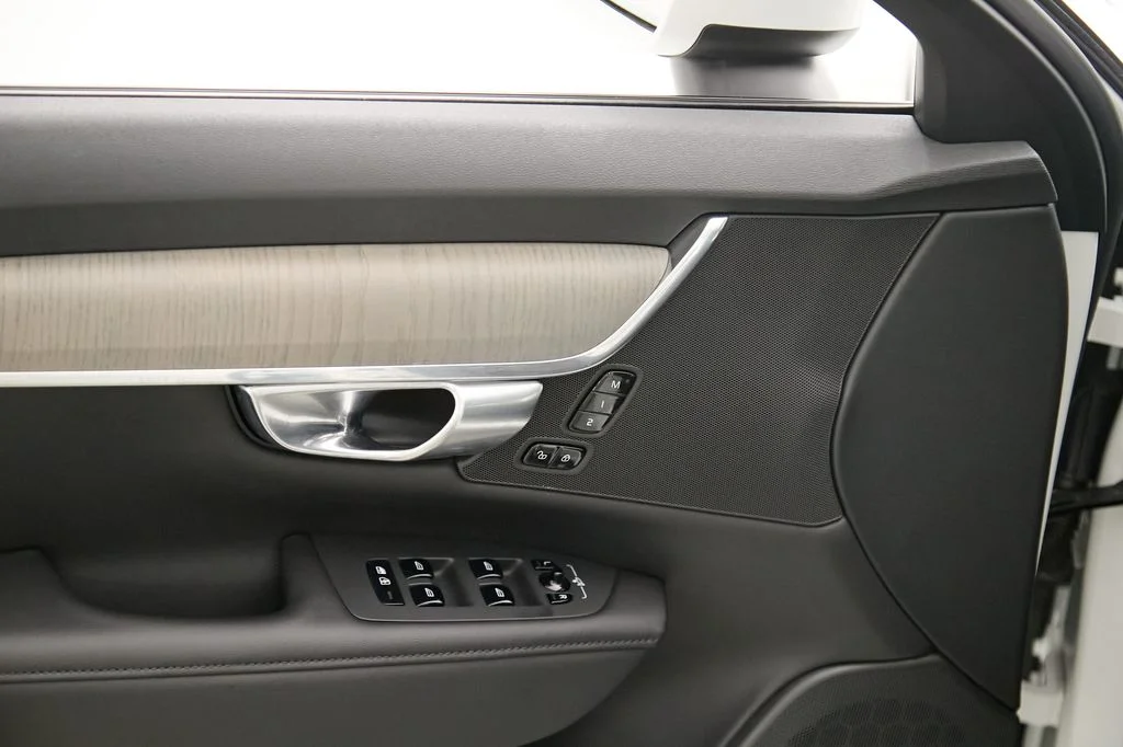 Certified Used 2025 Crystal White Volvo Plus image 11