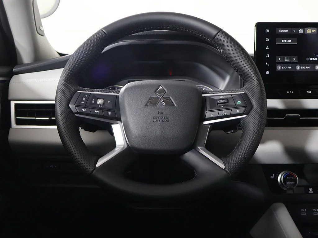2025 Mitsubishi Outlander SE - Photo 39