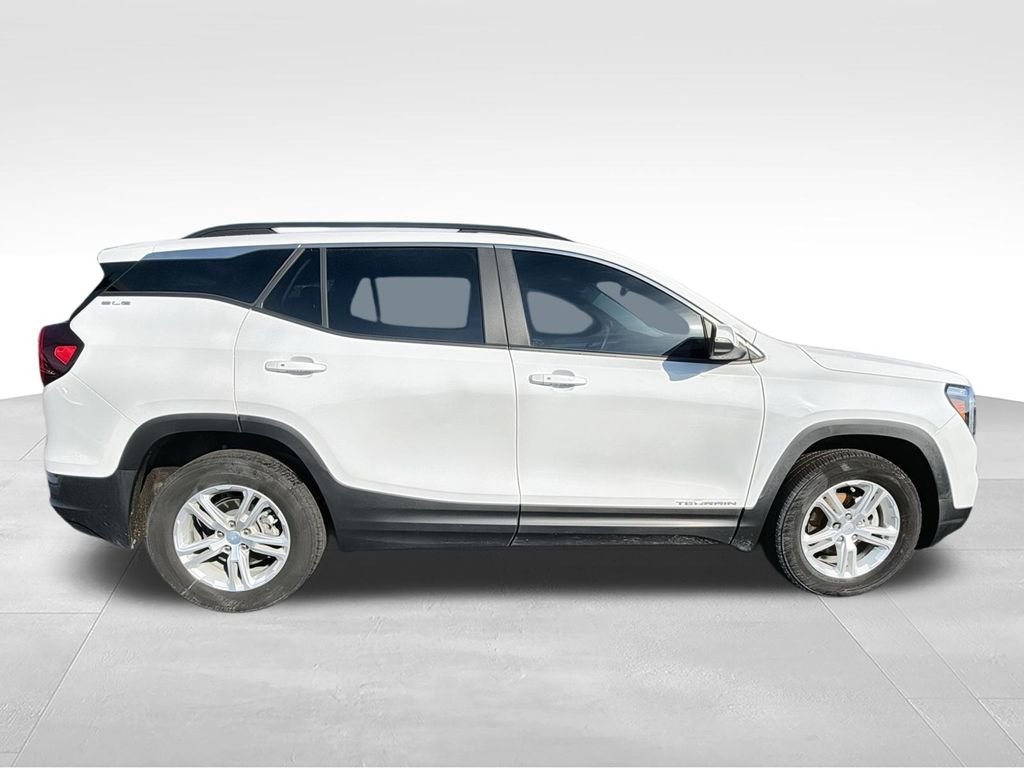 Used 2023 White GMC SLE image 9
