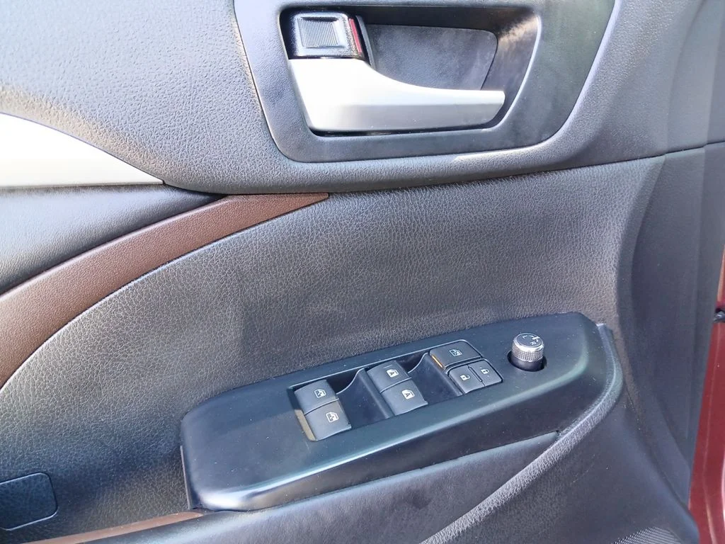 Used 2019 Red Toyota XLE image 11