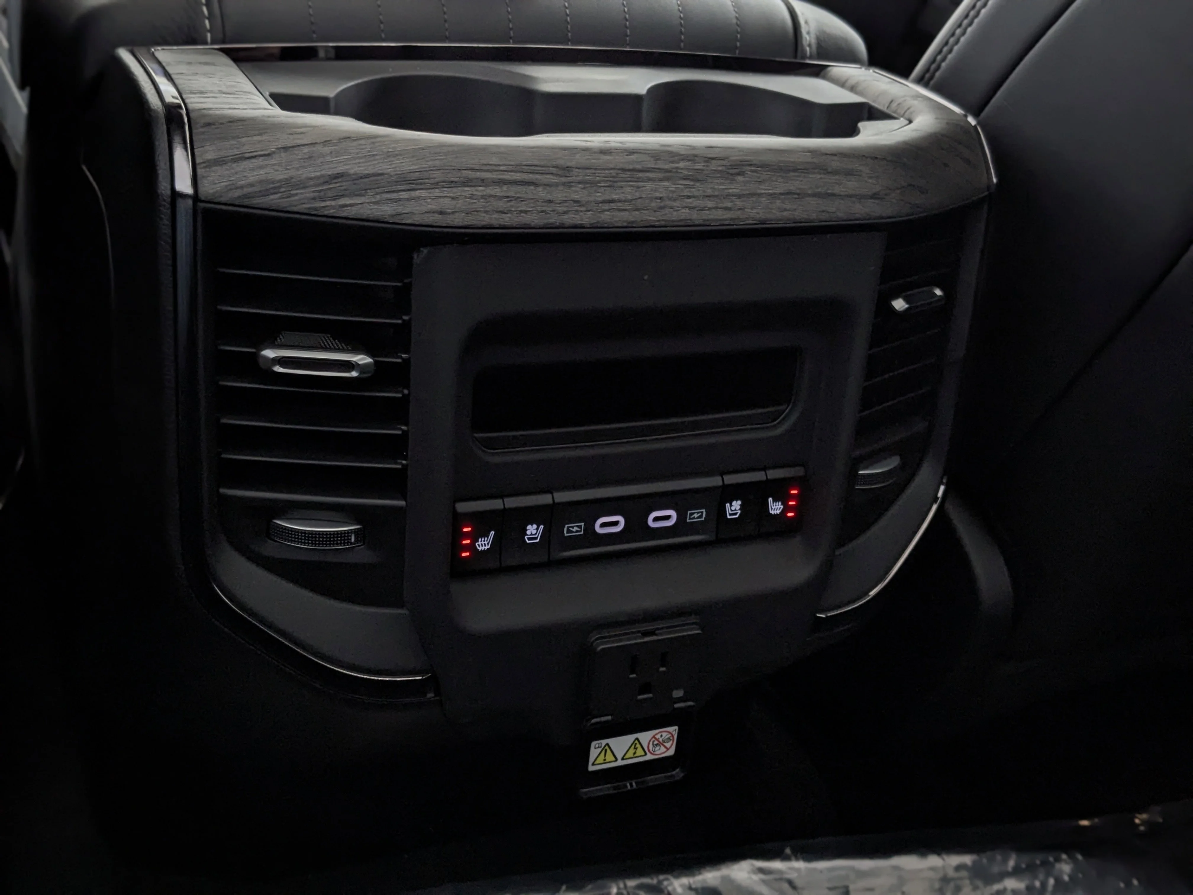 New 2026 Black RAM Limited - 5.7L HEMI V8 LEVEL 1 PKG PANO SUNROOF image 27