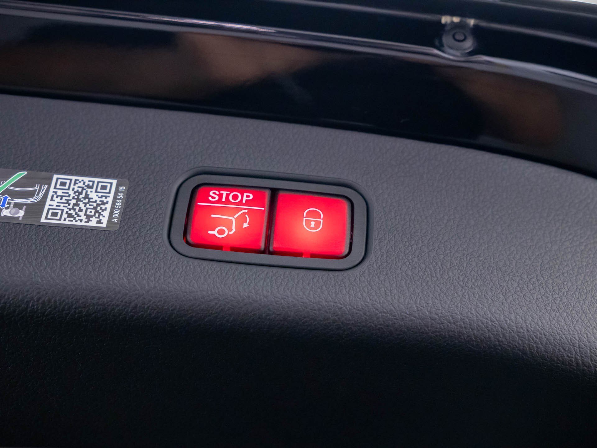 Used 2026 Black Mercedes-Benz GLC 300 image 33