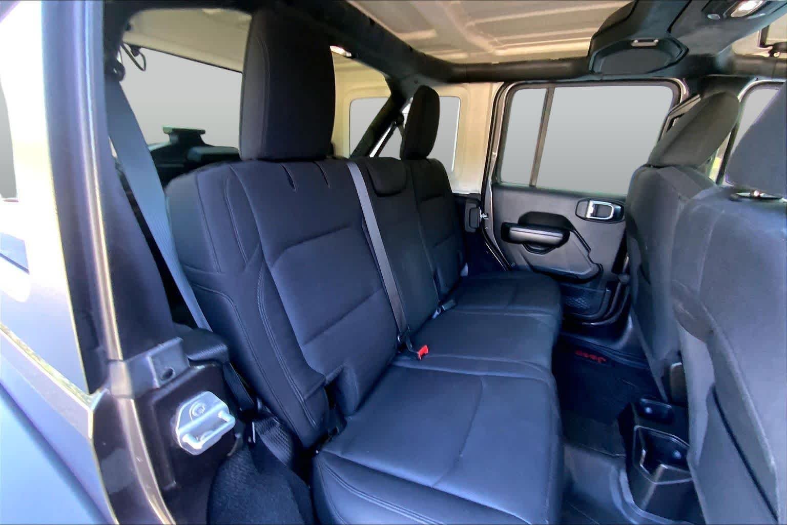 Used 2018 Granite Crystal Metallic Clearcoat Jeep Sport S image 19