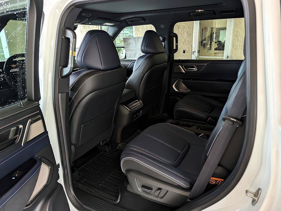 New 2027 Radiant White INFINITI SPORT image 12