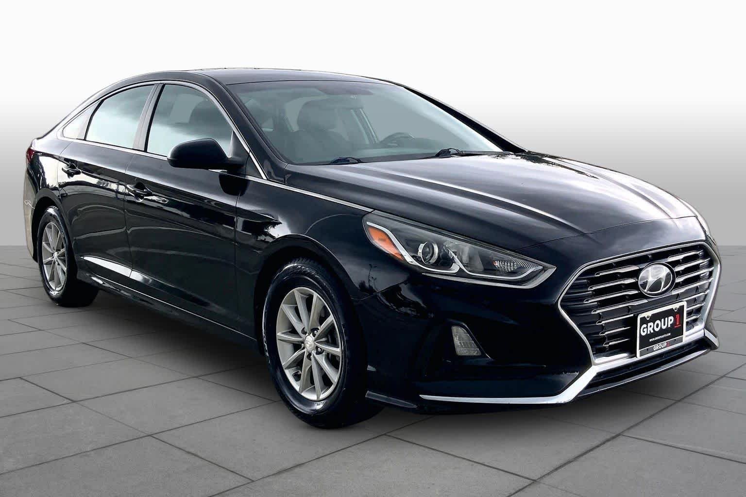 Used 2019 Phantom Black Hyundai SE image 3