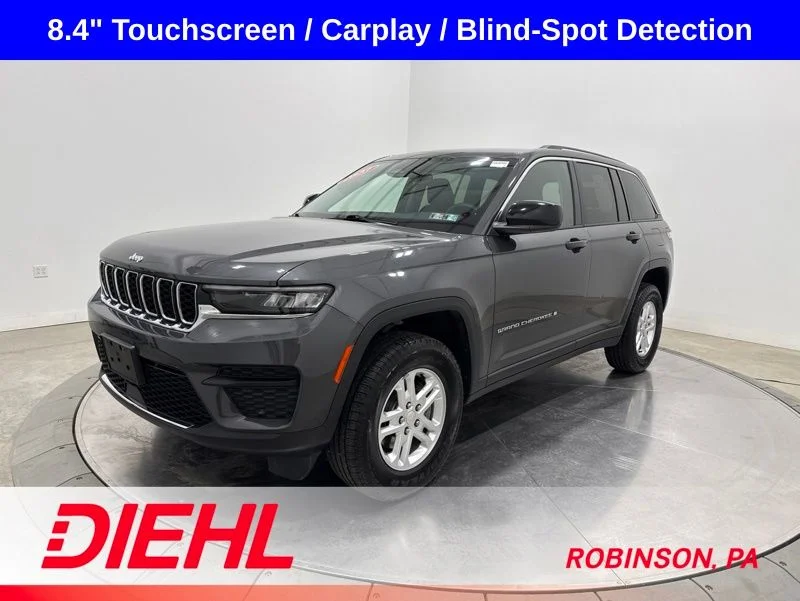 Used 2023 Gray Jeep Laredo image 3