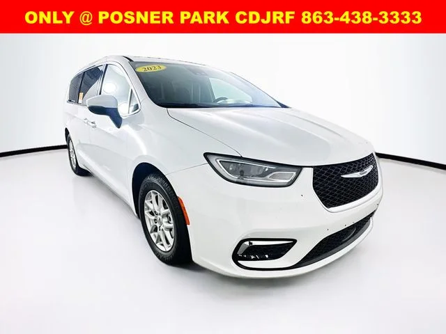 2023 Chrysler Pacifica Touring L's photo