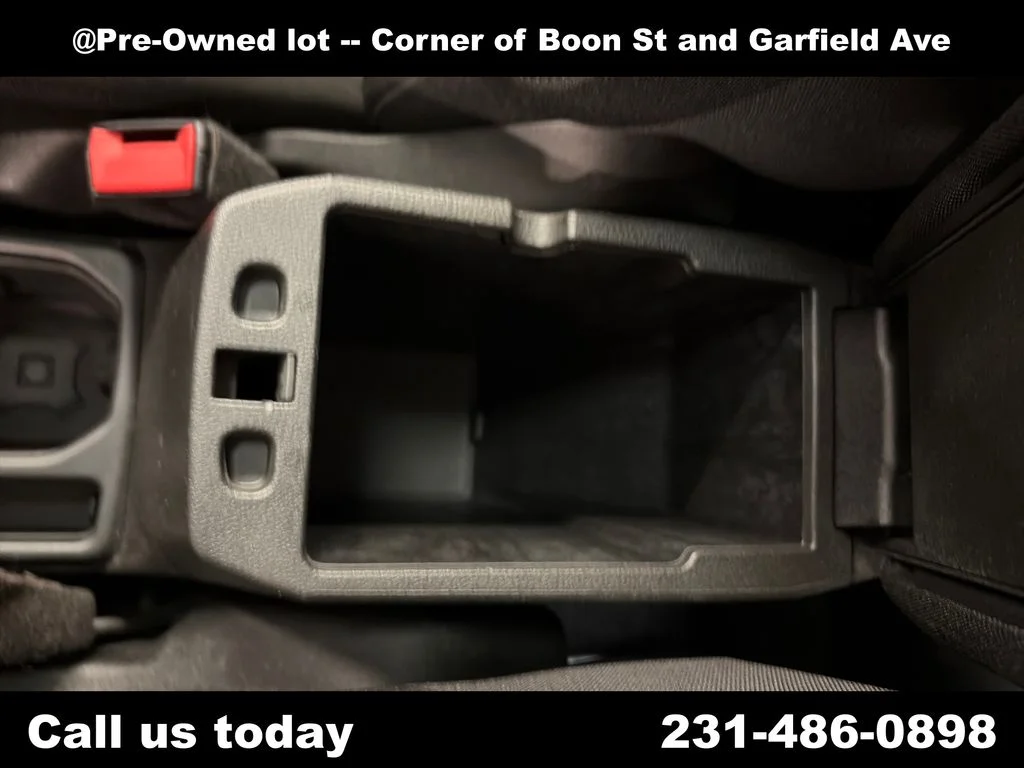 Used 2021 Silver Jeep Latitude image 26