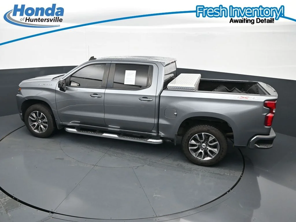 Used 2020 Steel Metallic Chevrolet RST image 21