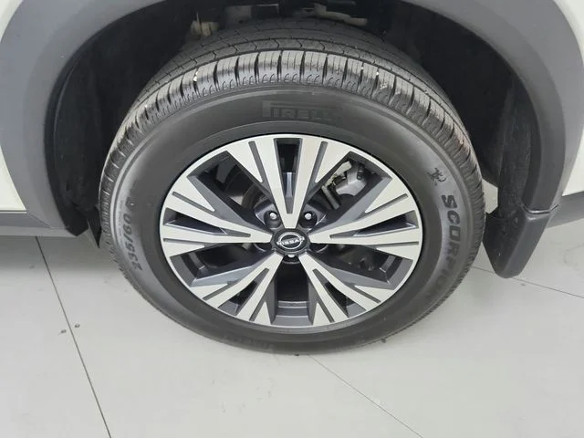Used 2022 White Nissan SV image 40