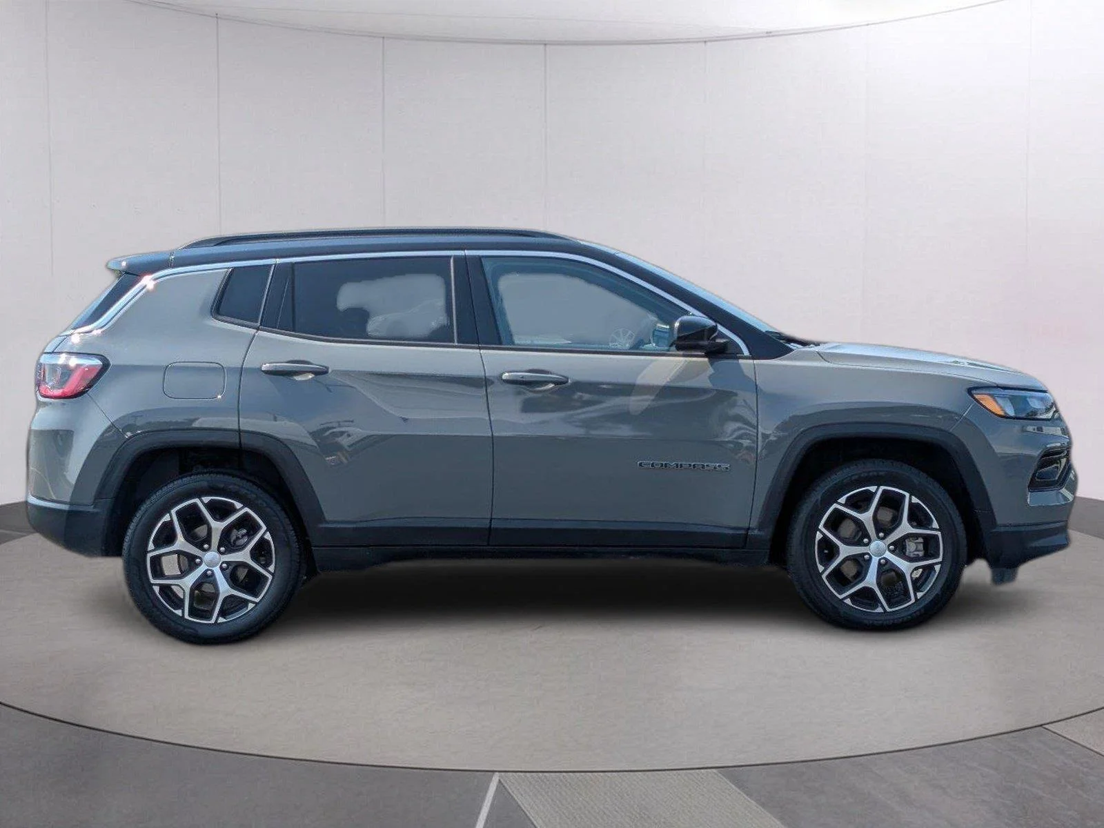 Used 2024 Sting-Gray Clearcoat Jeep Limited image 8