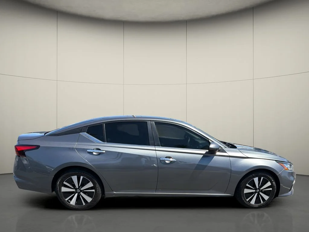 Used 2022 Gray Nissan 2.5 SV image 8