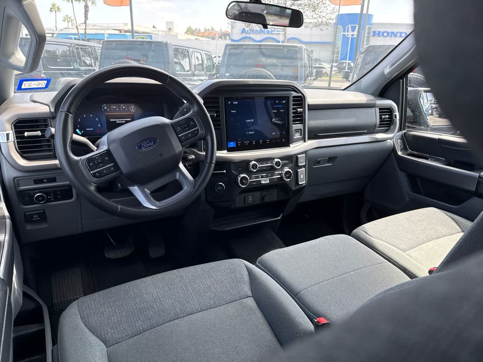 Used 2025 Atlas Blue Metallic Ford XLT image 22