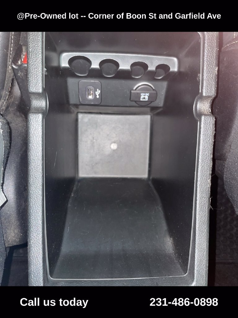 Used 2015 Black Jeep Latitude image 24