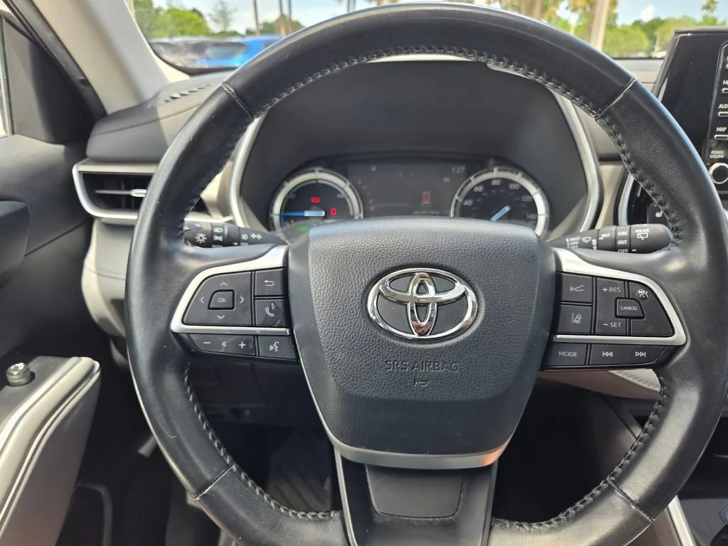 Used 2022 Magnetic Gray Metallic Toyota Hybrid XLE image 18