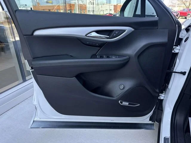 Used 2024 White Frost Tricoat Buick Avenir image 15