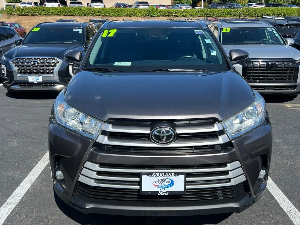 Used 2017 Predawn Gray Mica Toyota XLE image 5