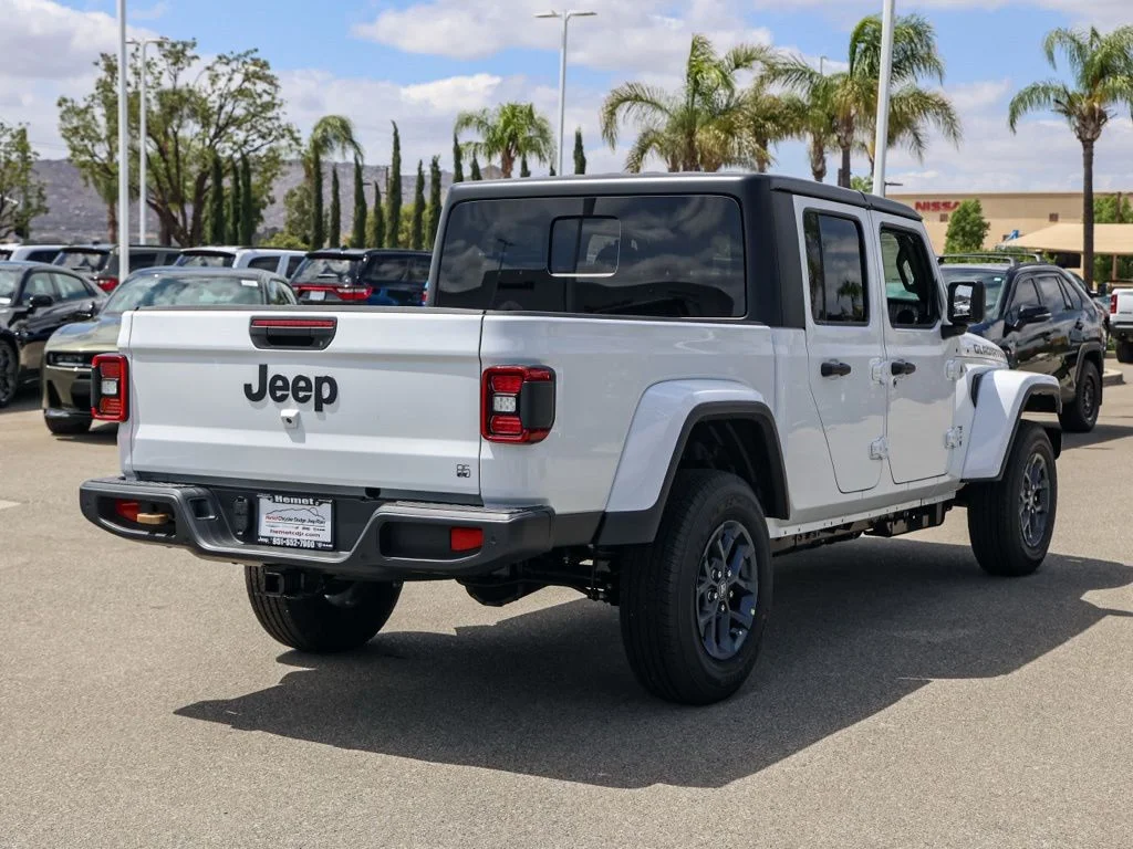 New 2026 Bright White Clear-Coat Exterior Paint Jeep 85th Anniversary Edition image 4