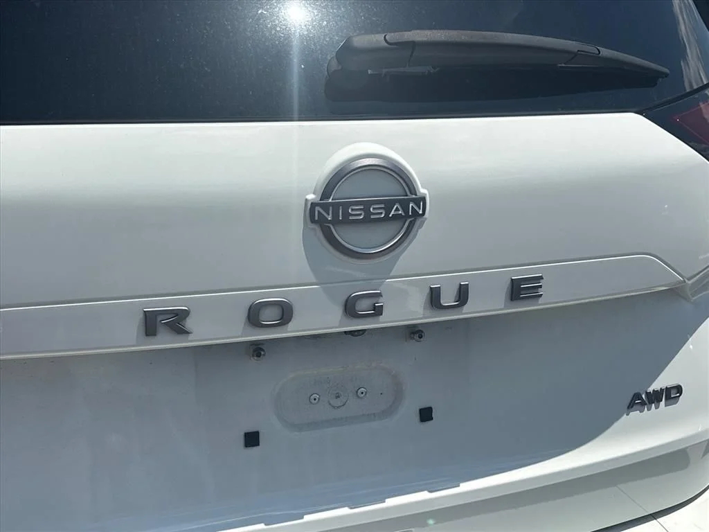 Used 2024 White Nissan S image 12
