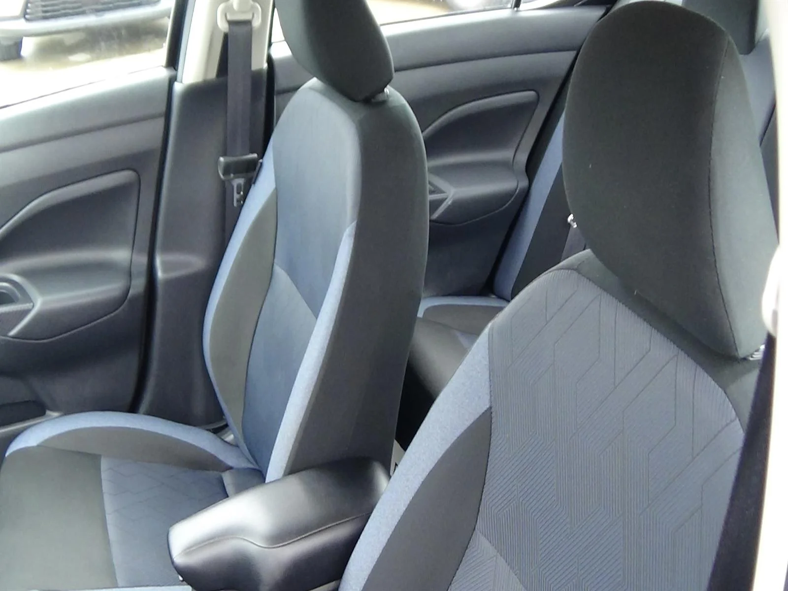 Used 2025 Super Black (kh3) Nissan SV image 16