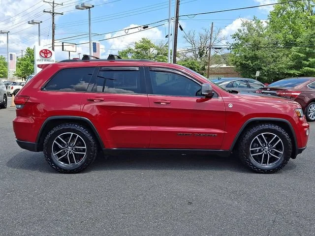 Used 2017 Red Jeep Trailhawk image 8