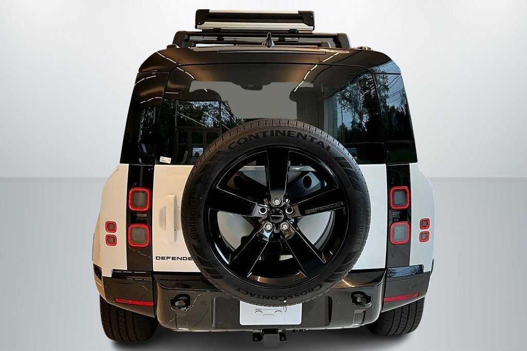 New 2026 White Land Rover X-Dynamic SE image 5
